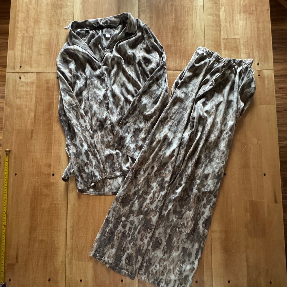 Nicole Miller New York Animal Print Pajama Set Large Top Small Pants Gray Brown